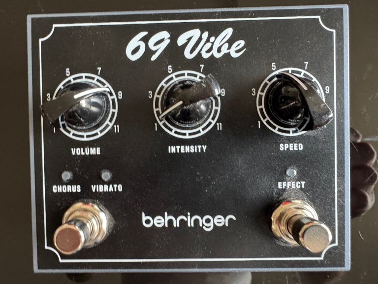 Behringer 69 Vibe vibrato and chorus effects pedal
