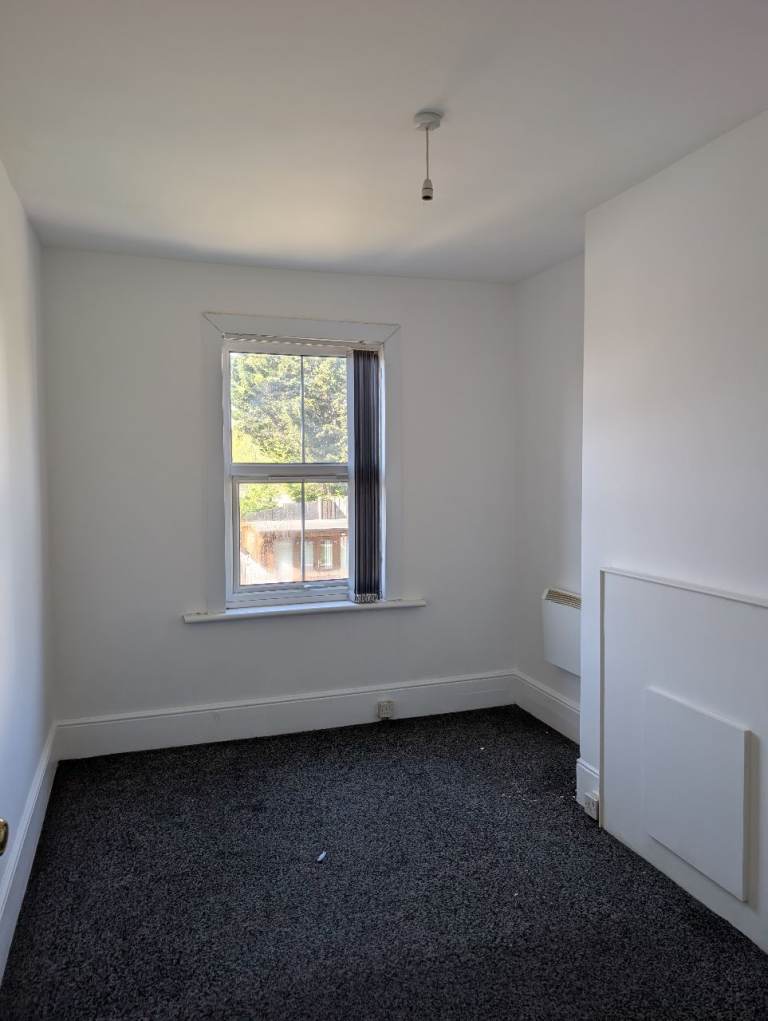 2 Bedroom Flat - Slough 