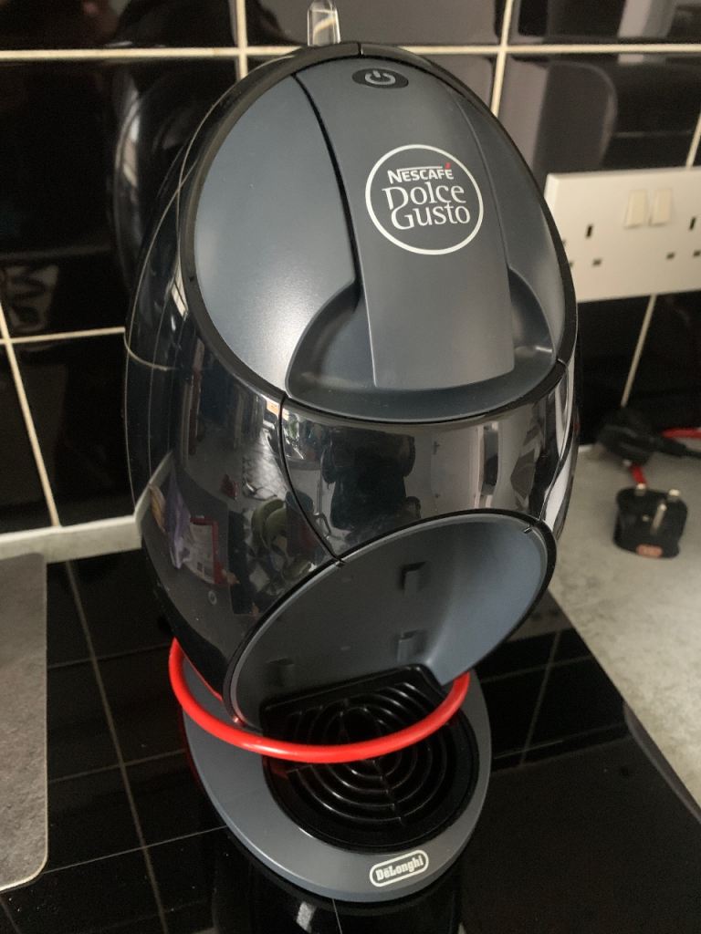 Nescafe Dolce Gusto Coffee Machine – Black, Good Condition