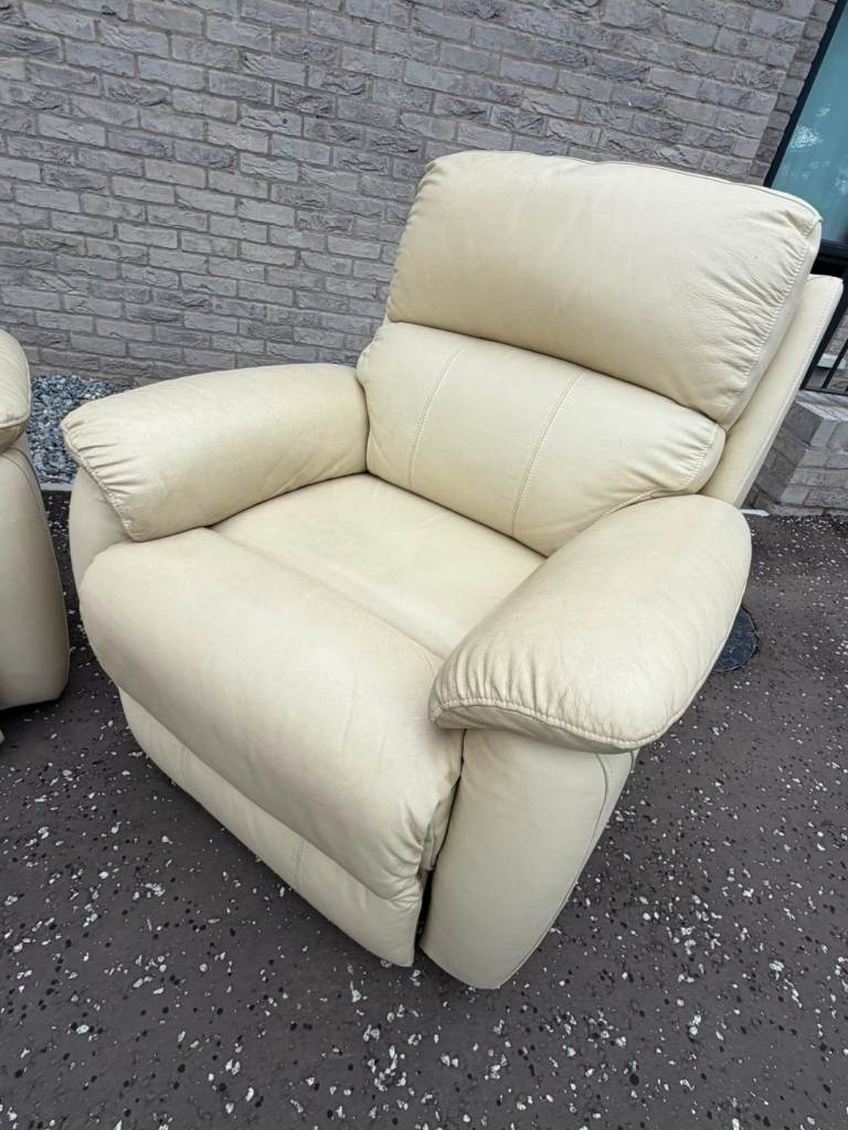 cream leather electric reclining armchair £120 