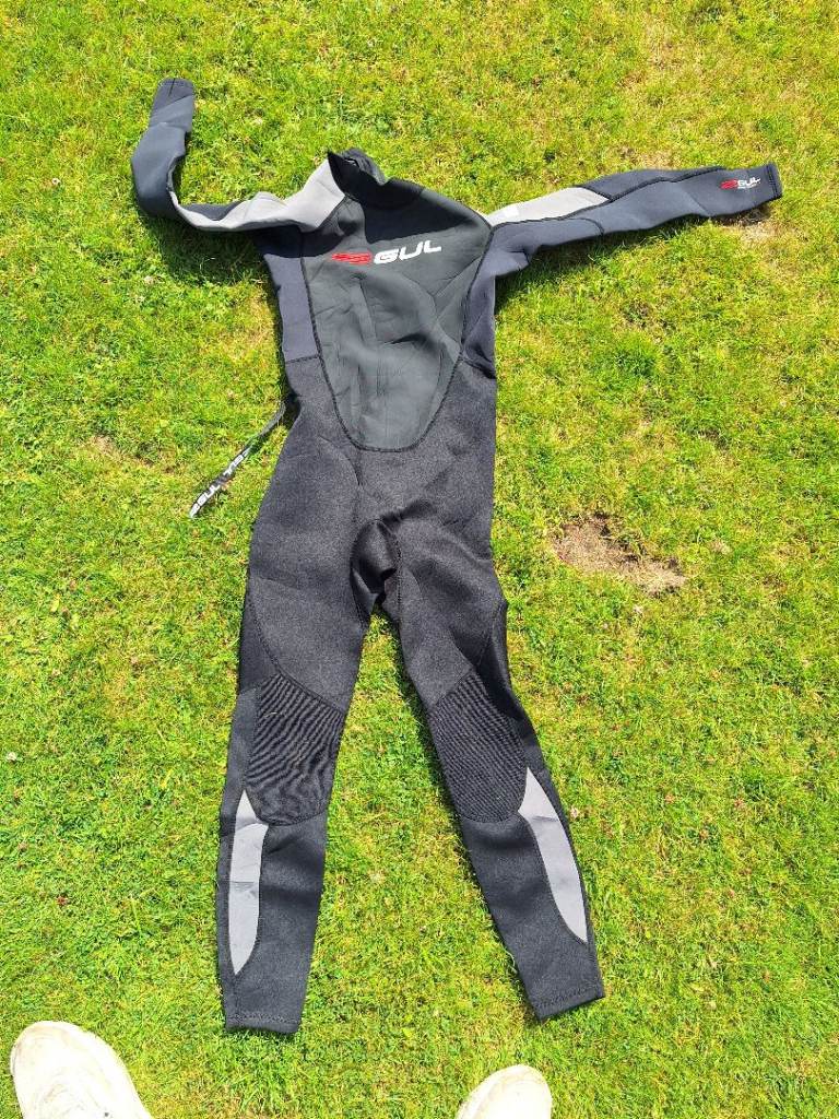 Decathlon Wetsuit – Youth Size, Good Condition