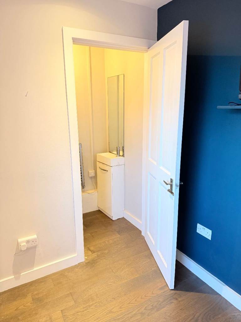 Prime Commercial Property for Rent near Leeds Bradford Airport – Former Hair Salon Barbers