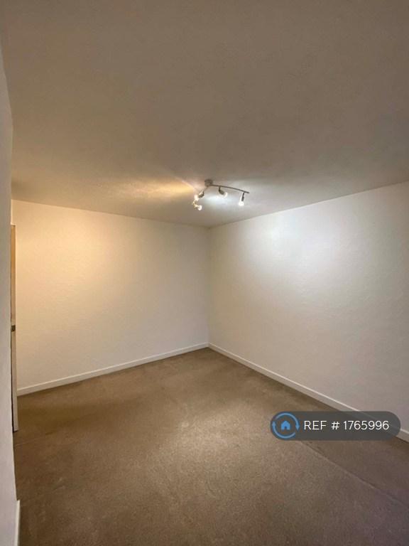 3 bedroom house in Inglewood Avenue, Camberley, GU15 (3 bed) (#1765996)