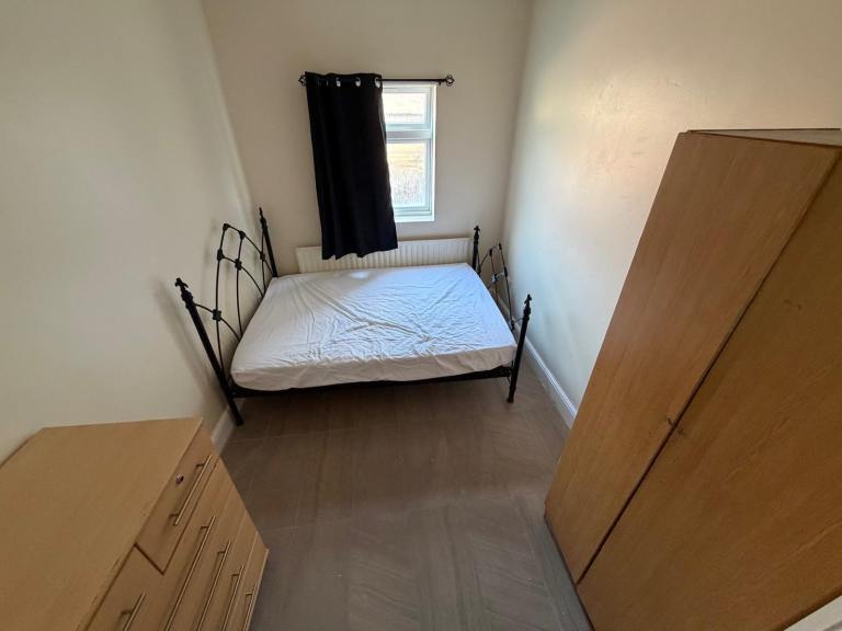 Large 1 bed  Studio Flat, Ilford- inc bills