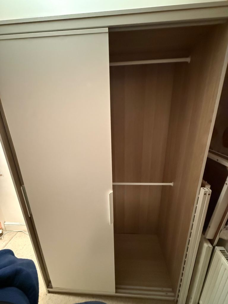 Sliding door wardrobe 