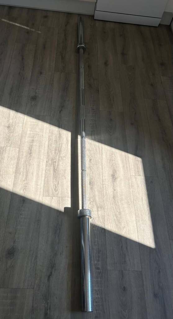 7ft olympic Straight Chrome Barbell - Silver, Good Condition + a pair of collars n