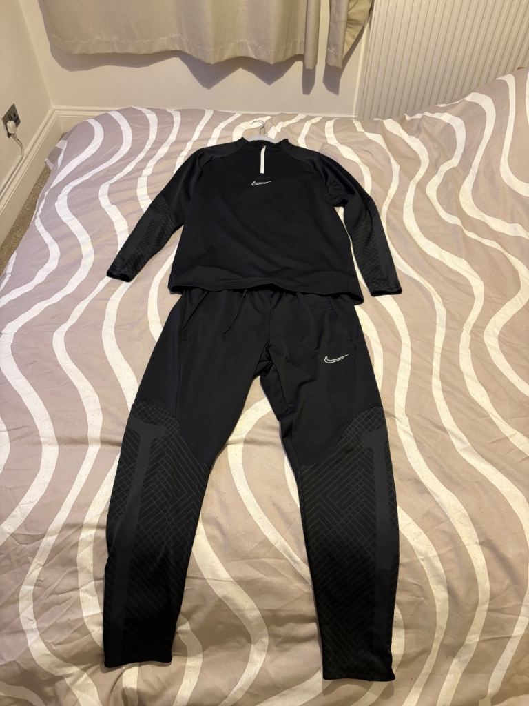 Nike dri fit set men’s large 