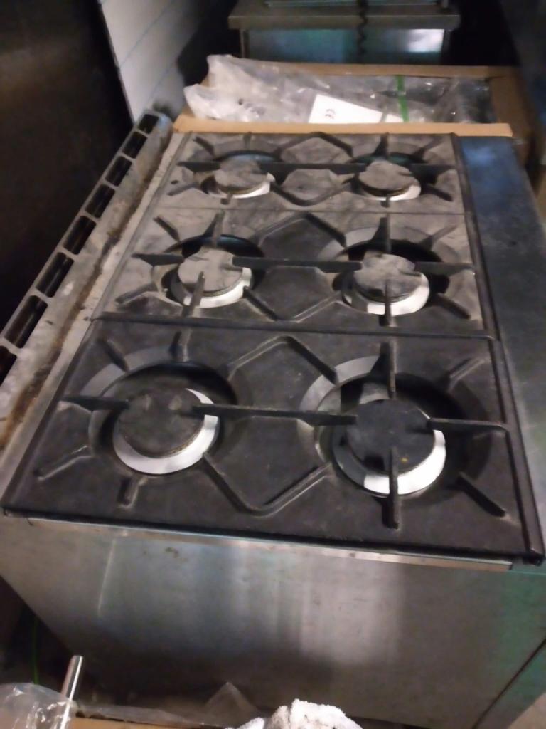 Industrial restaurant cooker  