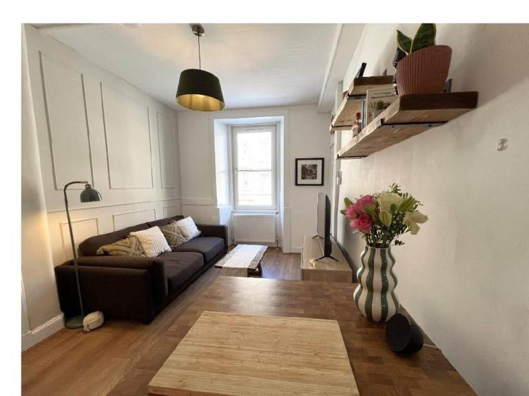 One-Bedroom Flat — Meadowbank, Edinburgh