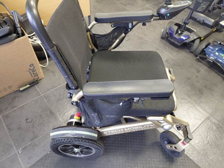 Folding powered wheelchairs 