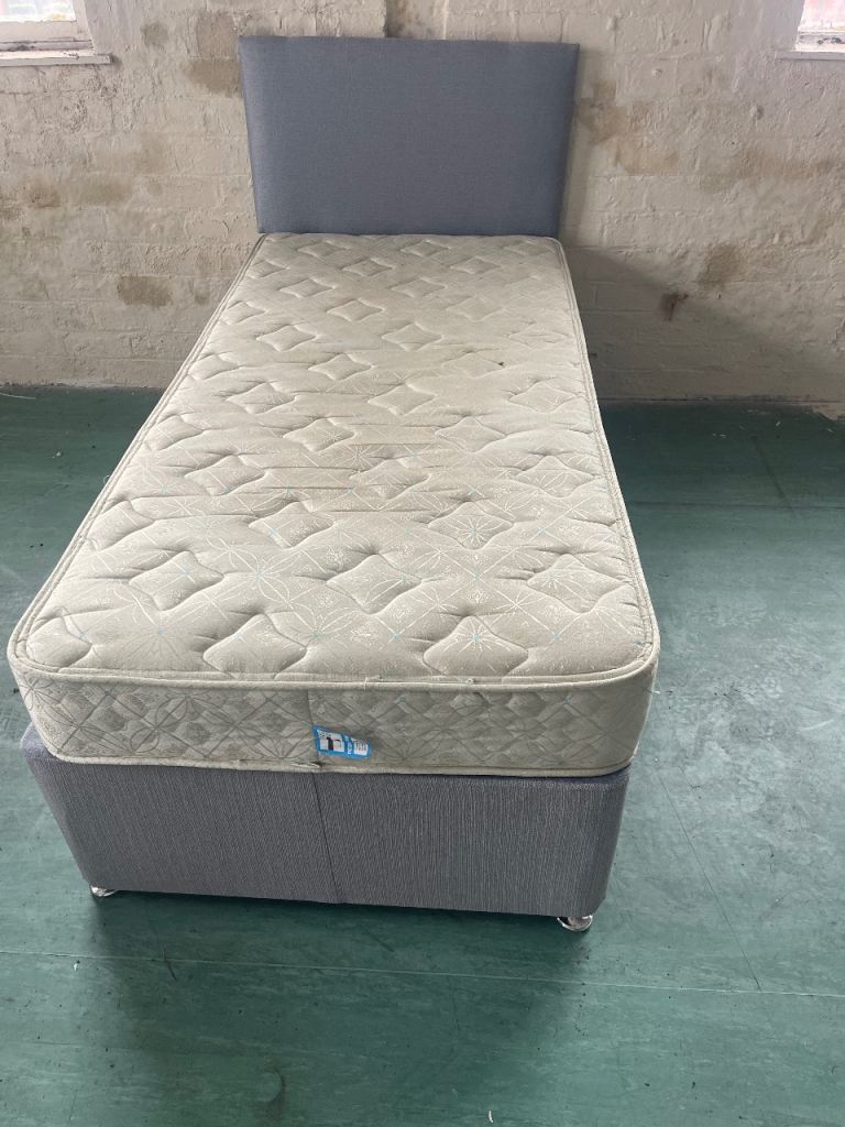   ***LOVELY Single divan with Headboard & FREE mattress - poss delivery!!