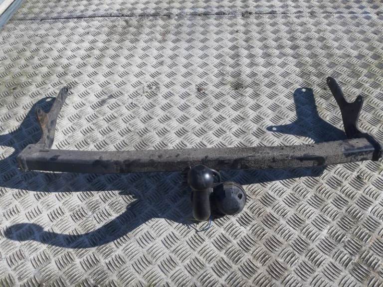 Reanult clio 2009 tow bar 