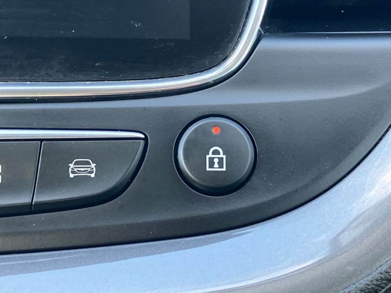 2020 Vauxhall Grandland X 1.2 Turbo Sport Nav 5dr Hatchback PETROL Manual