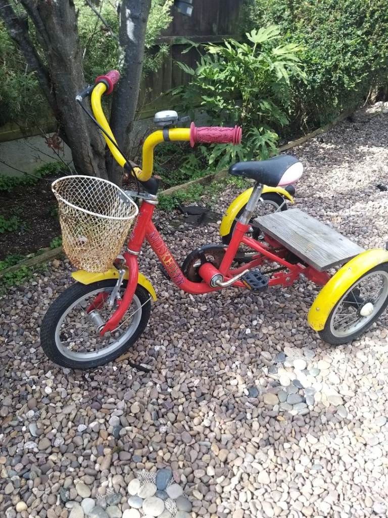 Vintage musketeer childs trike. Red yellow good condition 