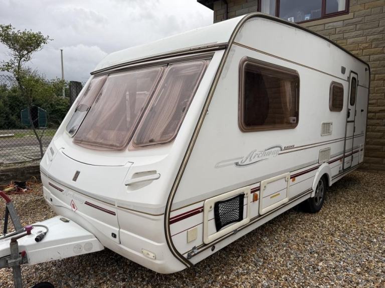2003 SWIFT Archway Royale 520 Elegance 4 Berth Motor mover Awning