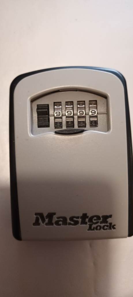 Master Lock Outdoor Key Safe - 4-Digit Combination