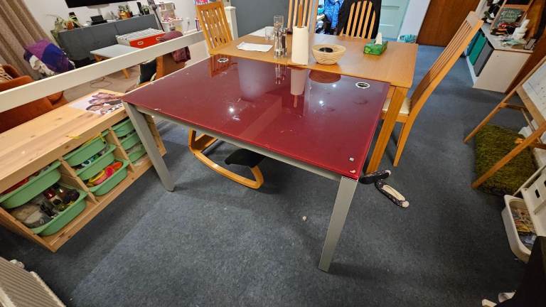 Glass red computer desk