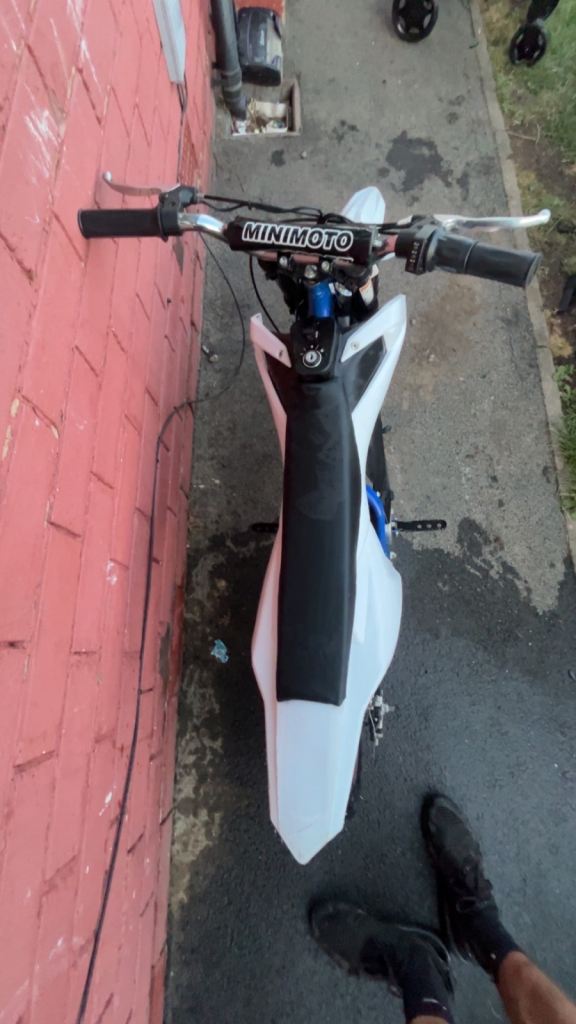 Minimoto Kids Electric Pit Bike – White, Good Condition