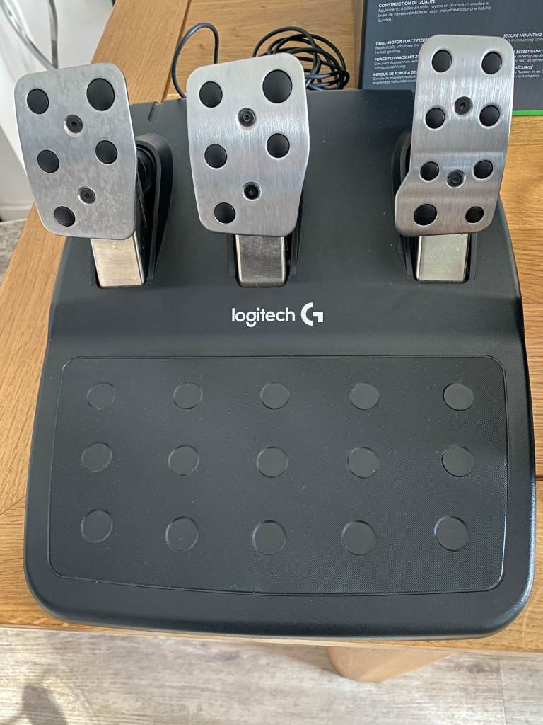 Logitech G920 Racing Wheel & Pedals for Xbox series XS, One in original box, VVGC