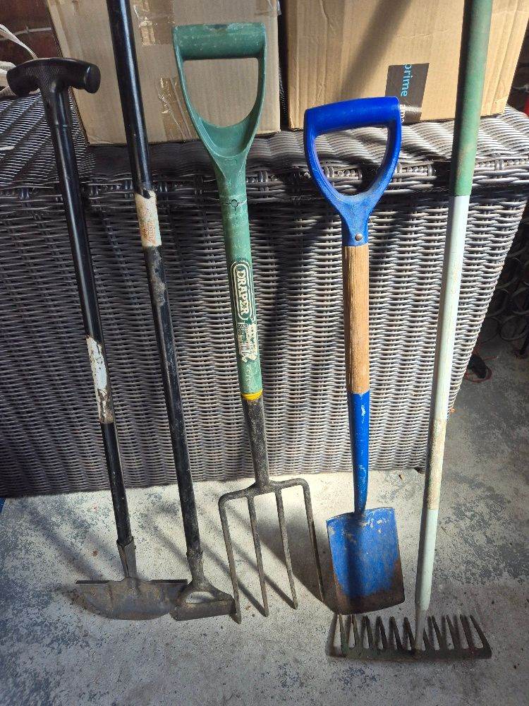 Garden Tools Set: Spade, Fork, Rake, and Hoes – good Condition