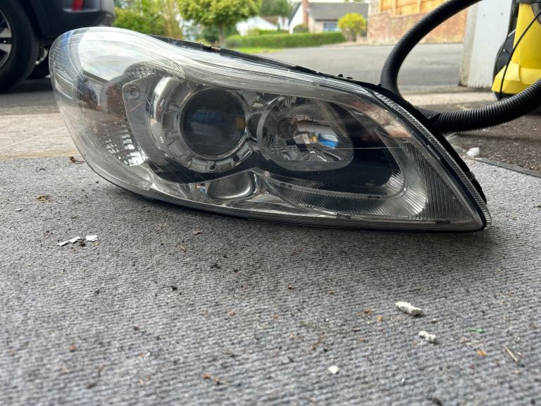 VOLVO C30 Facelift RH OS UK DRIVERS SIDE HALOGEN HEADLIGHT HEADLAMP