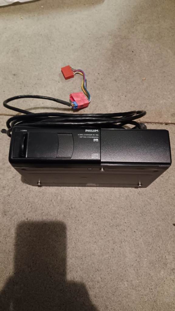 Phillips car 6cd changer with lead