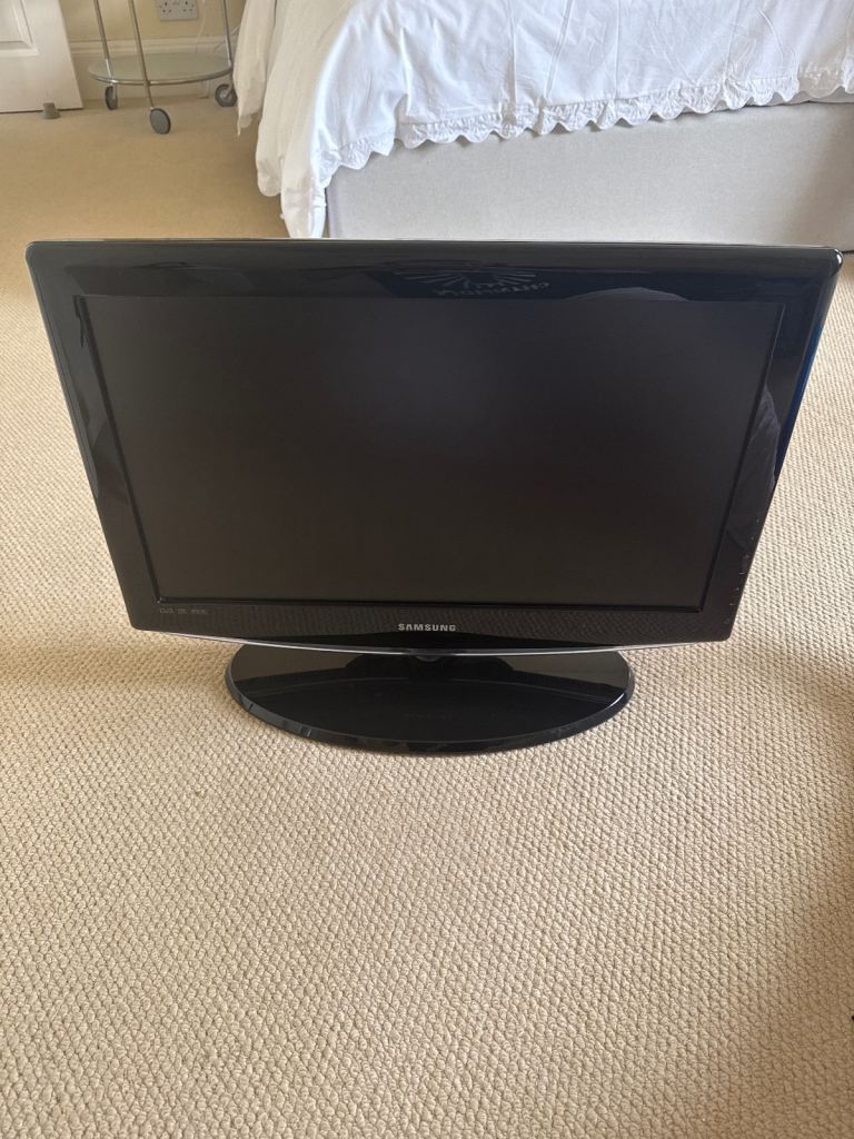 22.5 inch TV/Monitor (without cables or remote)
