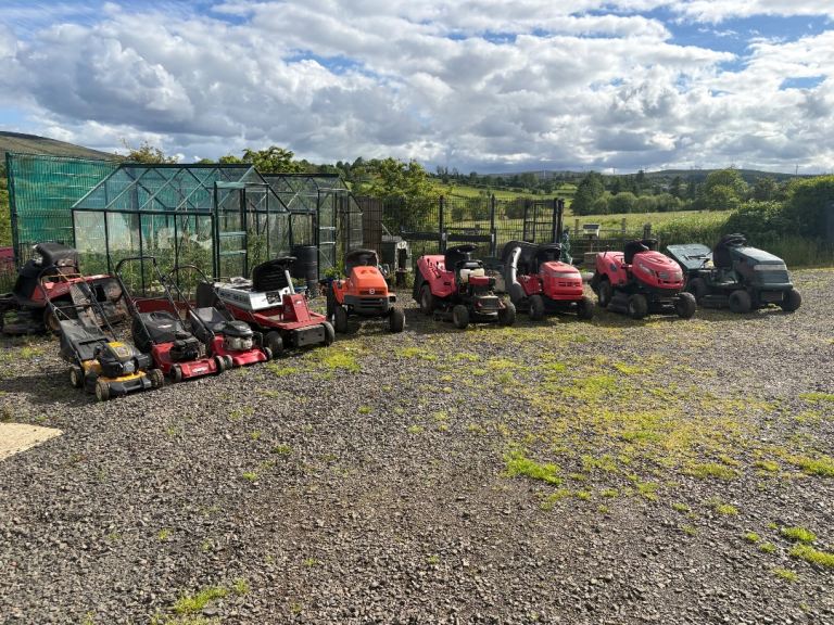 Ride on lawnmowers 