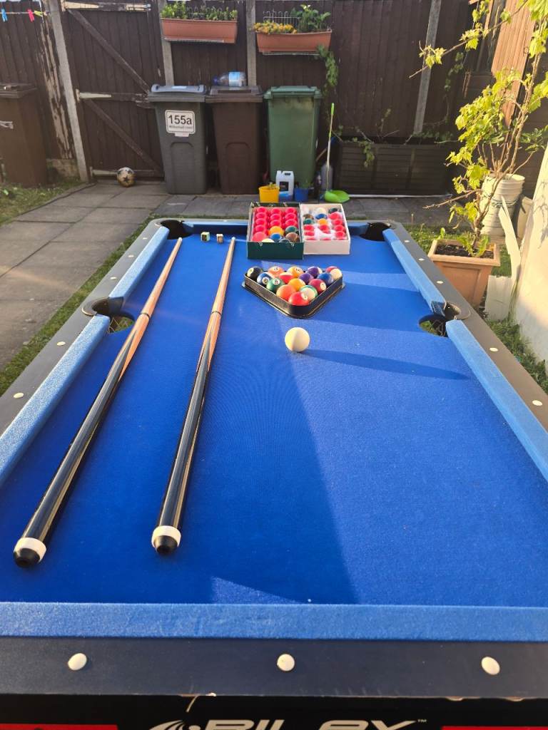 Sold. Billard/snooker table average size