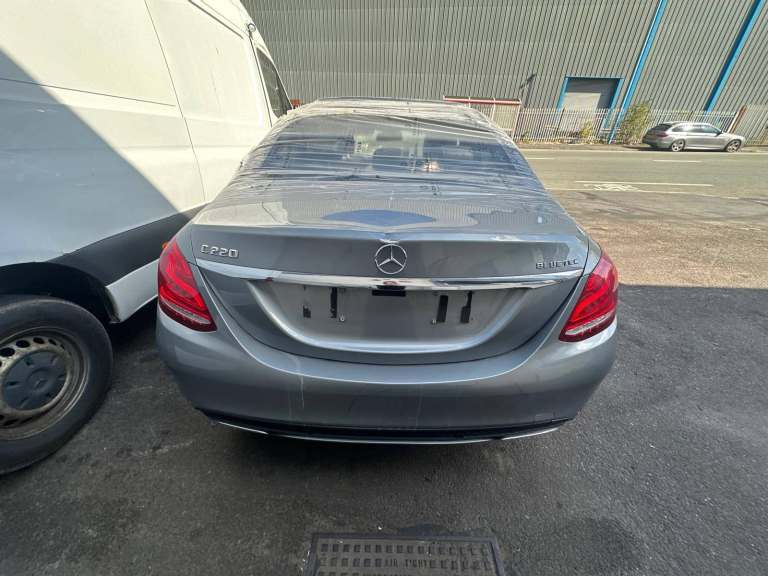  2015 MERCEDES-BENZ C CLASS C220 BLUETEC AMG LINE 2.1 DIESEL 7 SPEED AUTO BREAKING FOR PARTS