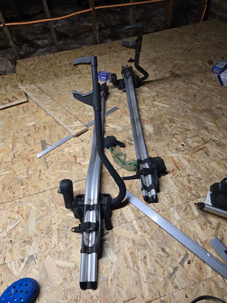 Thule ProRide 591 Bike Carriers – Pair, Silver, Good Condition