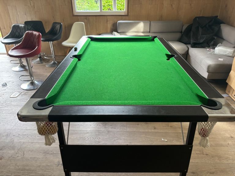 Pool table