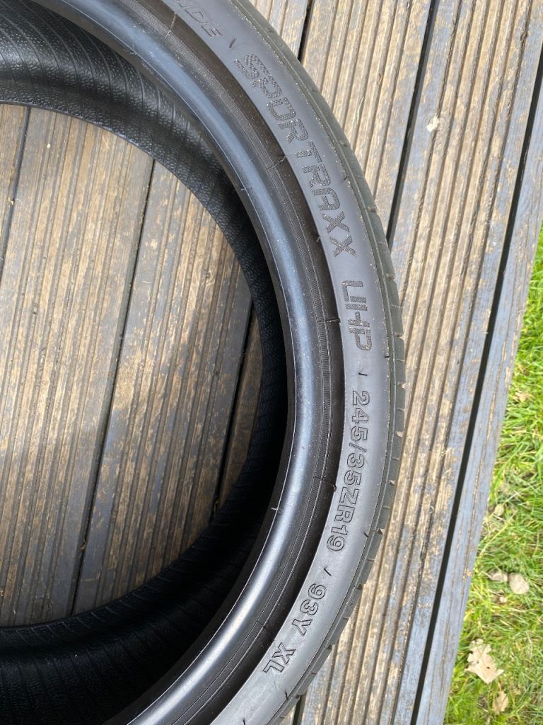 Car tyre