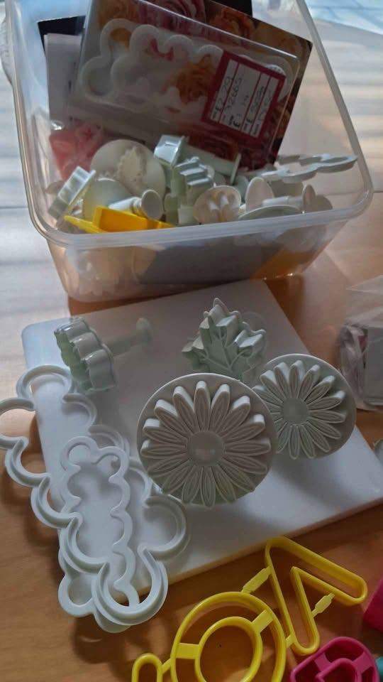 Cake Decorating Equipment