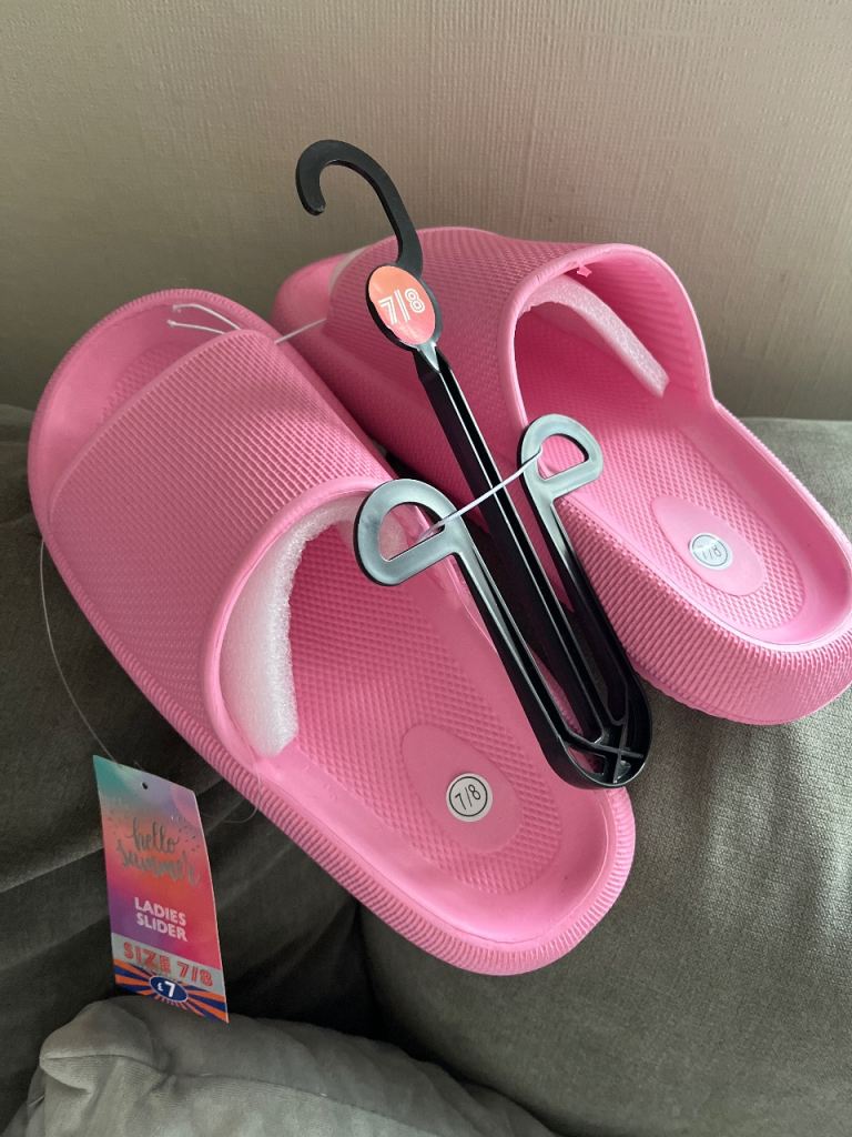 Brand new Sliders size 7/8