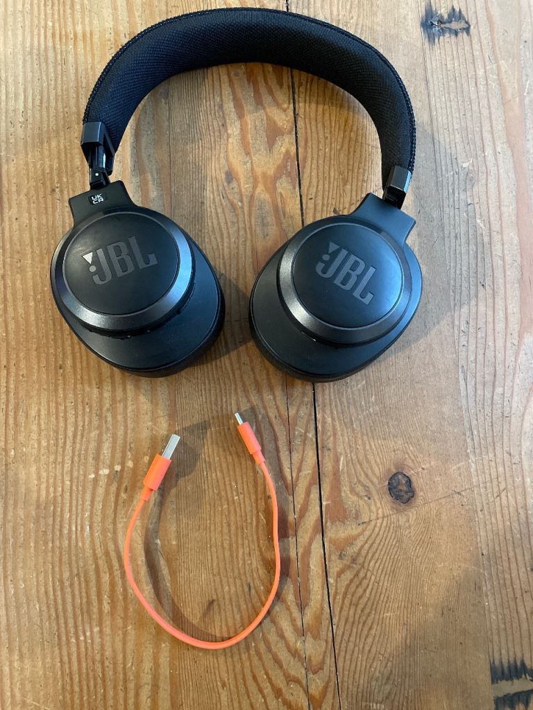 JBL Live 660 NC wireless headphones
