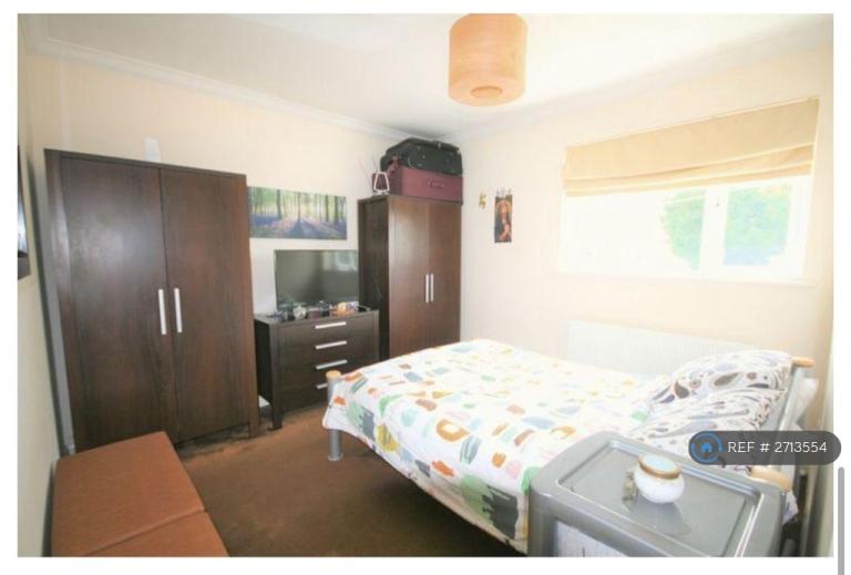 3 bedroom house in Cricklade Avenue, Romford, RM3 (3 bed) (#2713554)