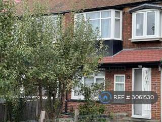 3 bedroom house in Ian Square, Enfield, EN3 (3 bed) (#3061530)