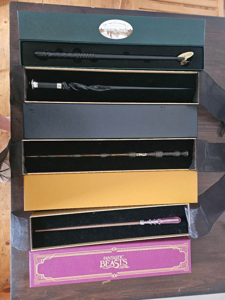 Harry Potter & Fantastic Beasts Wands – Collectible Set of 5