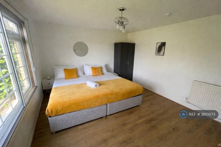 1 bedroom in Cell Barnes Lane, St Albans, AL1 (#2810073)