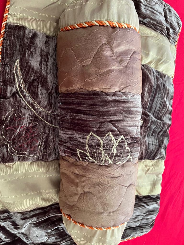 Velvet Bedding Set with Embroidered Floral Design – Good Condition
