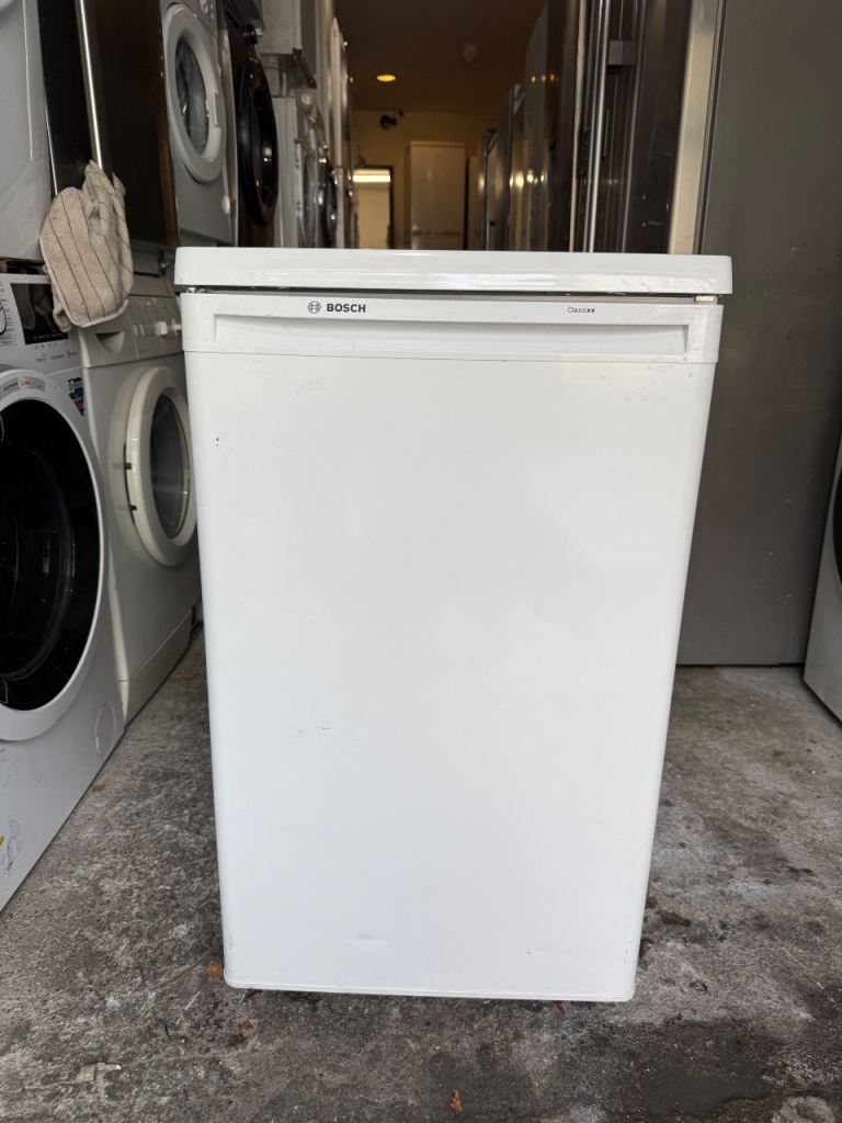 Bosch White Under Counter Fridge Freezer With Free Delivery 🚚 