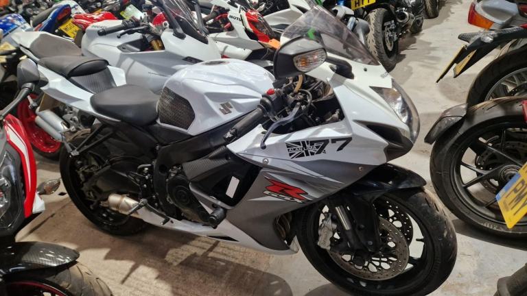 2015 15 SUZUKI GSXR 600 L5 SUPER SPORTS GSXR600 WHITE HPI CLEAR NEW MOT
