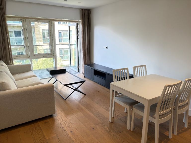 Central Modern Development Concierge Lift 4thFloor 2 Bed 2 Bath Balcony Flat OpenPlan PoolGymGardens