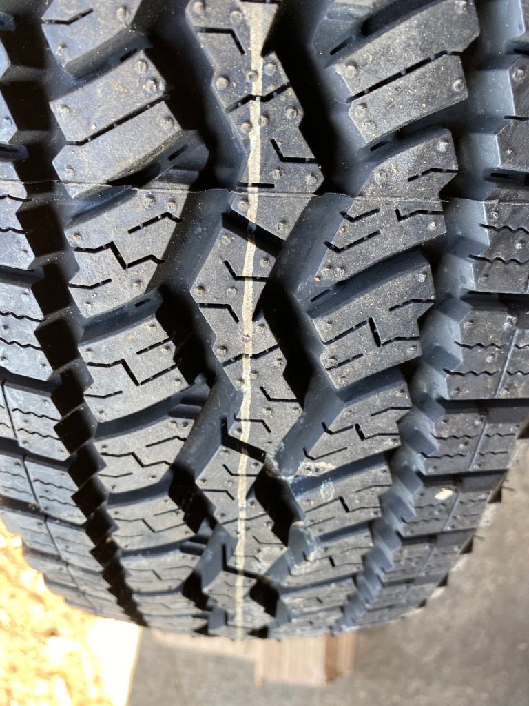 Land Rover Wheels and tyres brand new 