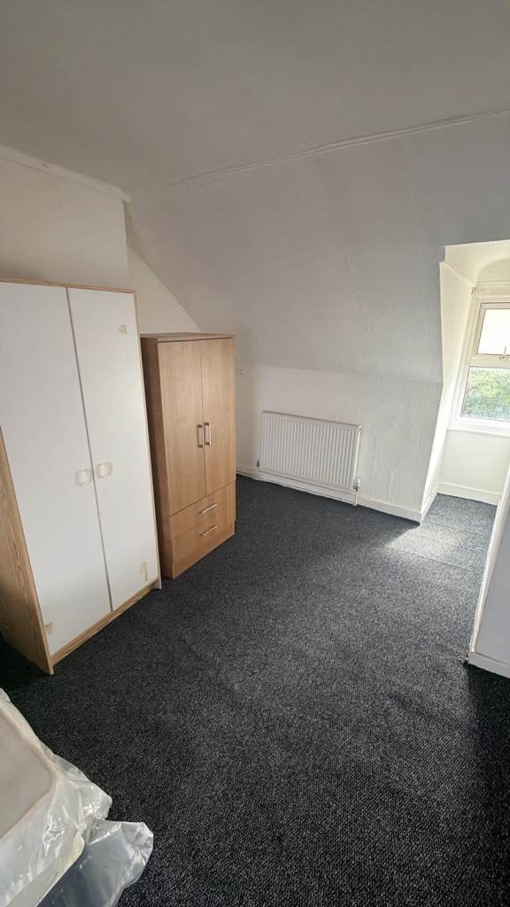 Spacious, Furnished Self-Contained Flat at 20 Crown Street ,Oxford OX4 1QG– Available Now