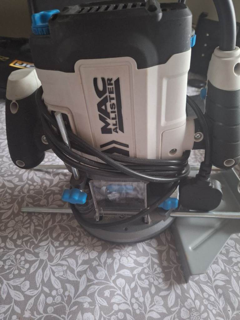 MacAlister Router 1200w + Router bit set piece