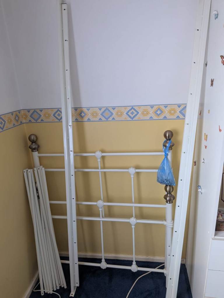 Single bed 