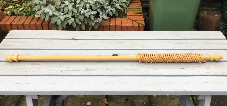 5 Foot [1.525m] Pine Curtain Rail with end Finials and 32 Wood Rings.