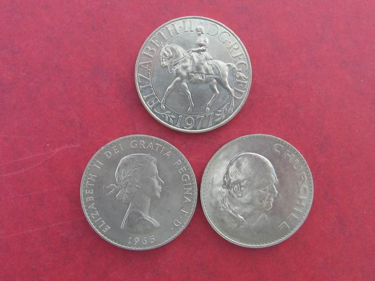 Queen Elizabeth II Silver Jubilee Commemorative Coin 1977 and two Winston Churchill Crown Coins 1965